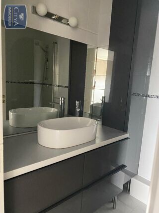  Appartement à louer 2 pièces 67 m²