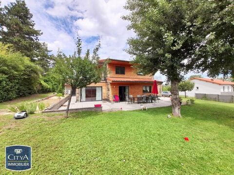   Location Maison Maison - 6 pice(s) - 199 m