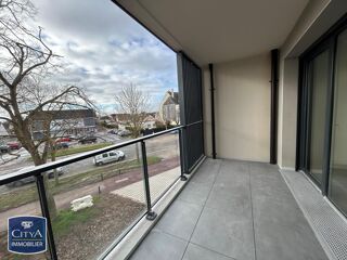  Appartement à louer 3 pièces 77 m²