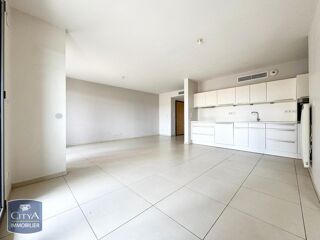  Appartement à louer 4 pièces 96 m²