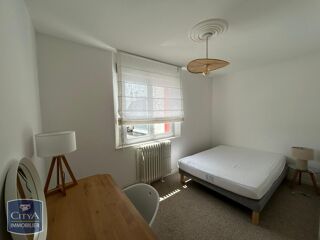  Appartement à louer 4 pièces 84 m²