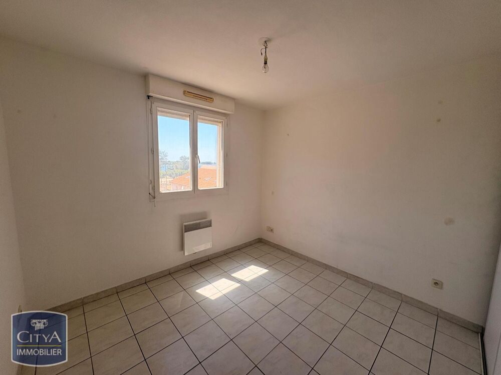 location Appartement - 3 pièce(s) - 84 m² Port-Saint-Louis-du-Rhône (13230)