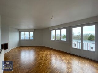  Appartement à louer 4 pièces 100 m²