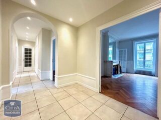  Appartement à louer 6 pièces 140 m²