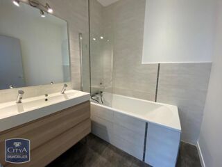  Appartement à louer 3 pièces 84 m²