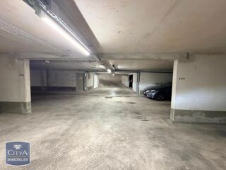  Parking / Garage à louer 