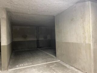  Parking / Garage � louer 