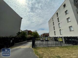  Parking / Garage à louer 