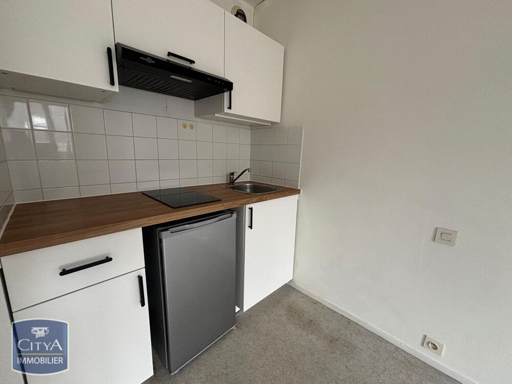 À LOUER - Studio rénové de 21 m² - Place Jean-Jaurès, To....