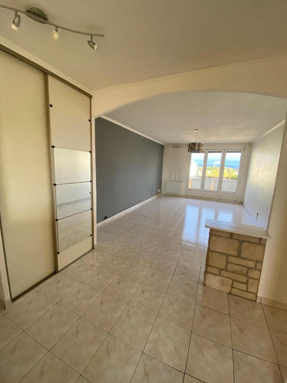 location Appartement - 3 pièce(s) - 71 m² Décines-Charpieu (69150)