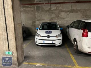  Parking / Garage à louer 