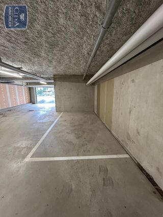  Parking / Garage à louer 
