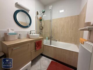  Appartement à louer 3 pièces 79 m²