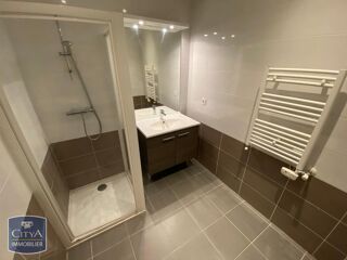  Appartement à louer 4 pièces 117 m²