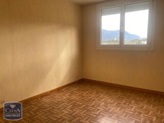  Appartement à louer 4 pièces 79 m²