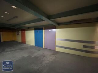  Parking / Garage à louer 