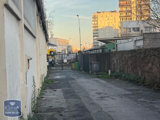  Parking / Garage à louer 