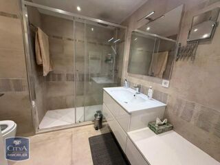  Appartement à louer 3 pièces 83 m²