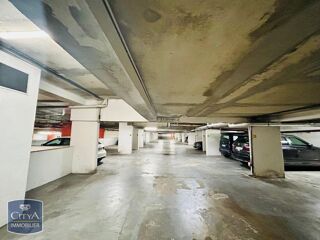  Parking / Garage à louer 