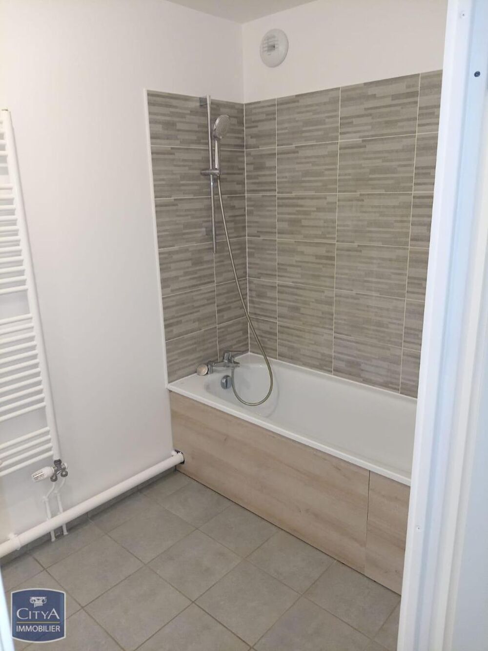 location Appartement - 3 pièce(s) - 65 m² Le Blanc-Mesnil (93150)