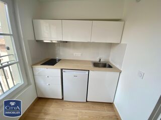  Appartement à louer 1 pièce 23 m² Toulon
