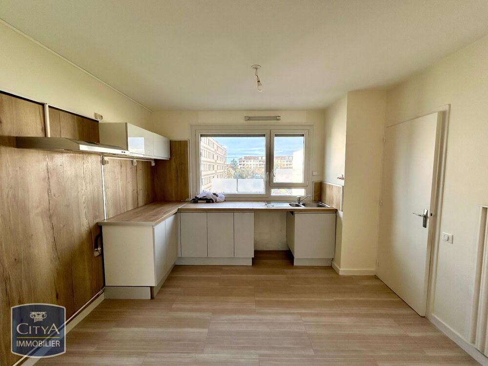 À LOUER : Appartement rénové T4 situé à Bourg-en-Bresse,....