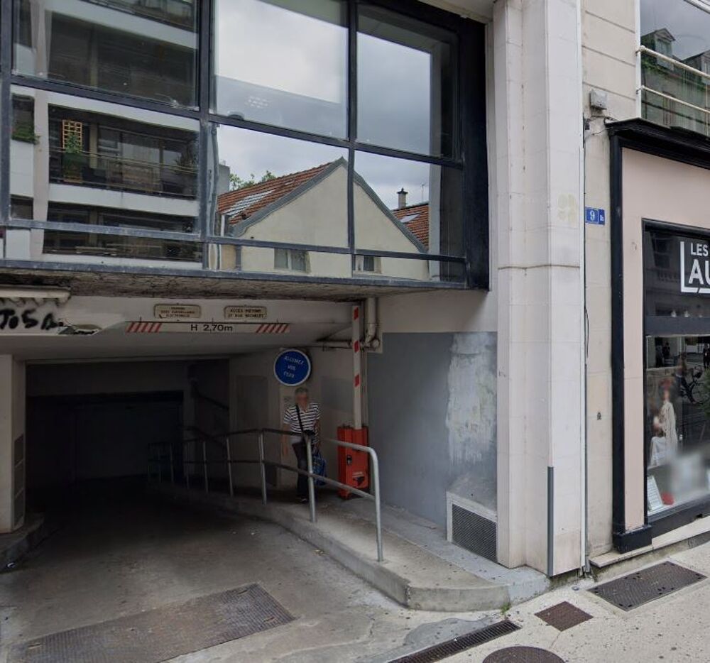 location Parking / Garage Tours (37000)