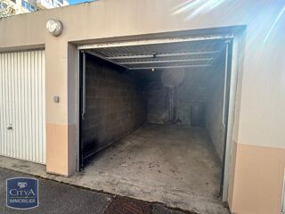  Parking / Garage à louer 15 m²