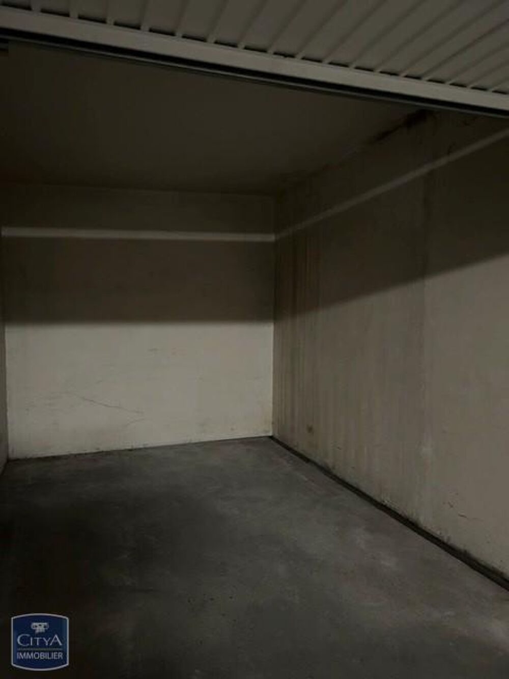 location Parking / Garage Courbevoie (92400)