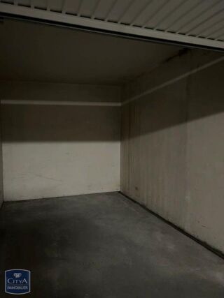  Parking / Garage à louer 