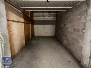  Parking / Garage à louer 