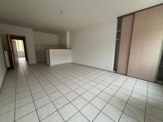  Appartement à louer 4 pièces 77 m²