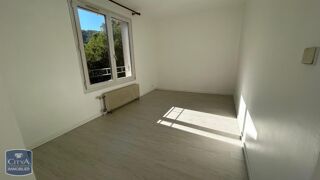  Appartement à louer 4 pièces 82 m²
