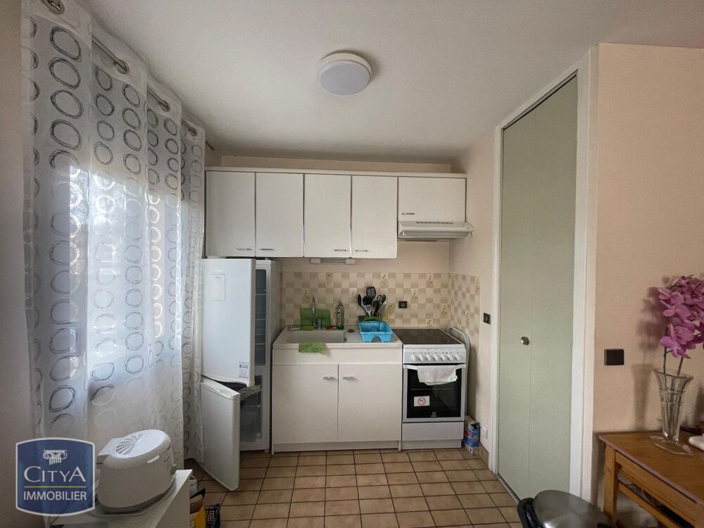 BOURG EN BRESSE, à louer beau T2 entièrement rénové de 3....