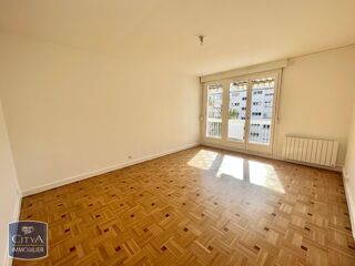  Appartement à louer 3 pièces 77 m²