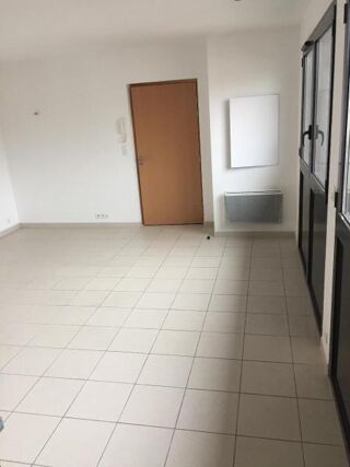  Appartement à louer 2 pièces 45 m²