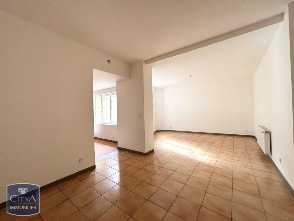 À LOUER : Maison T7 située à Denain, dans le département....