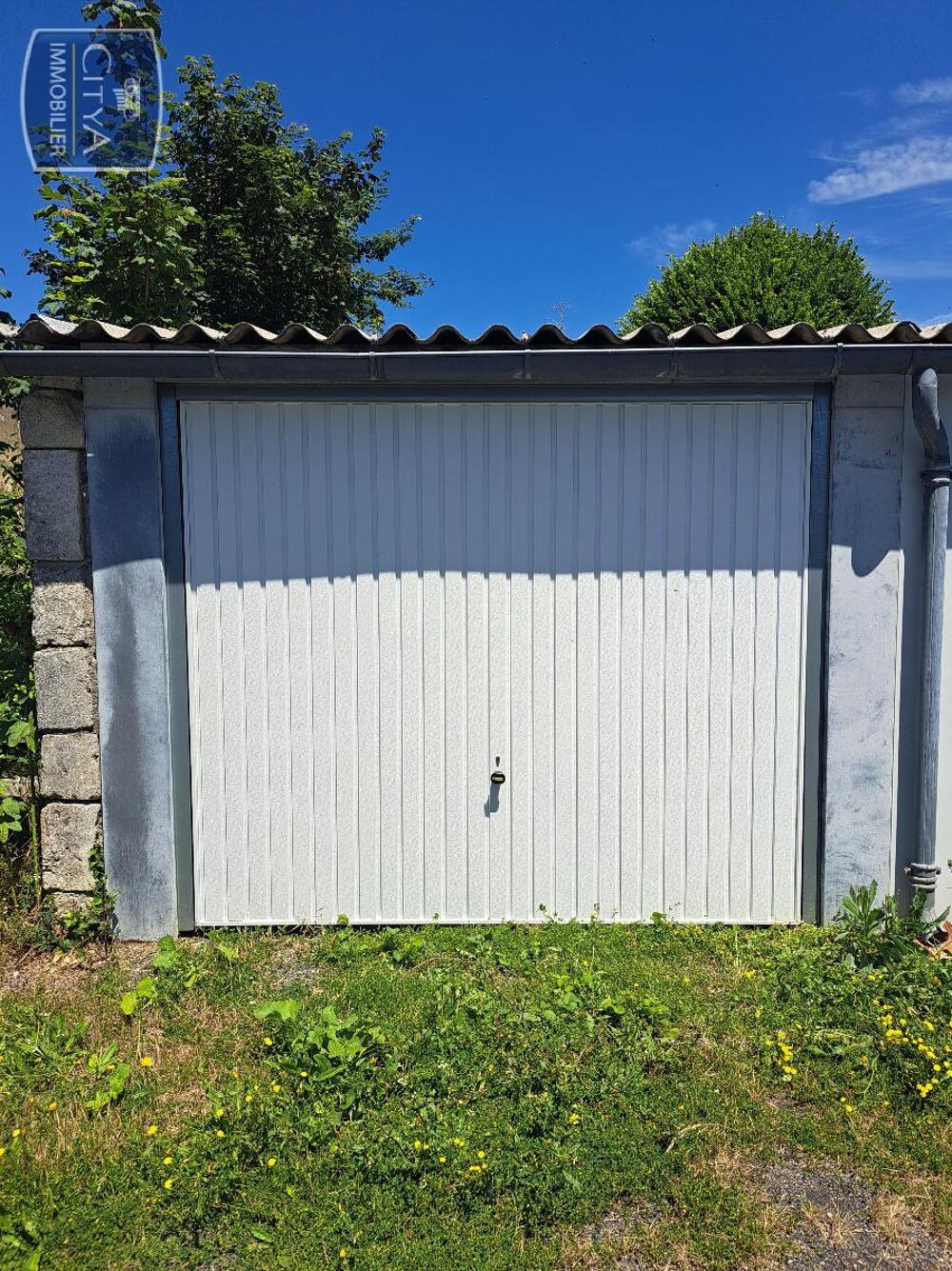 location Parking / Garage - 16 m² Saint-Jean-d'Angély (17400)