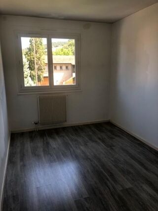  Appartement à louer 5 pièces 95 m²