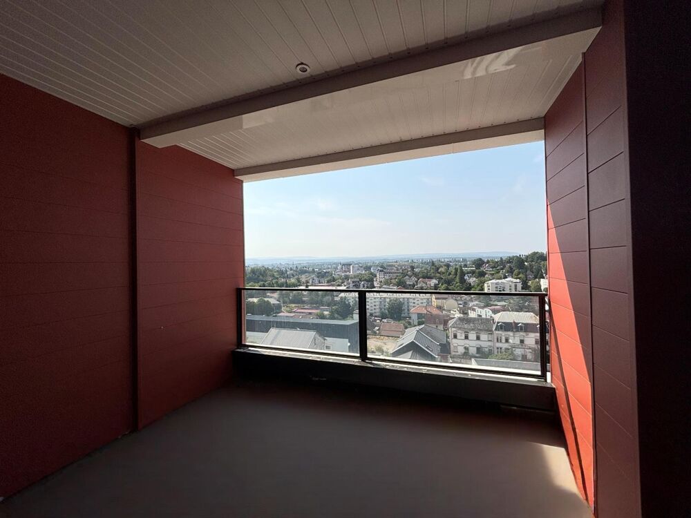 À LOUER (PLUS DE PHOTOS A VENIR) : Appartement entièreme....
