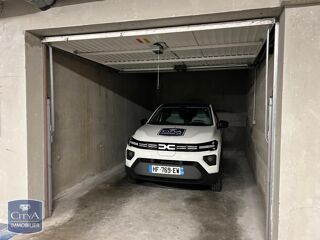  Parking / Garage à louer 