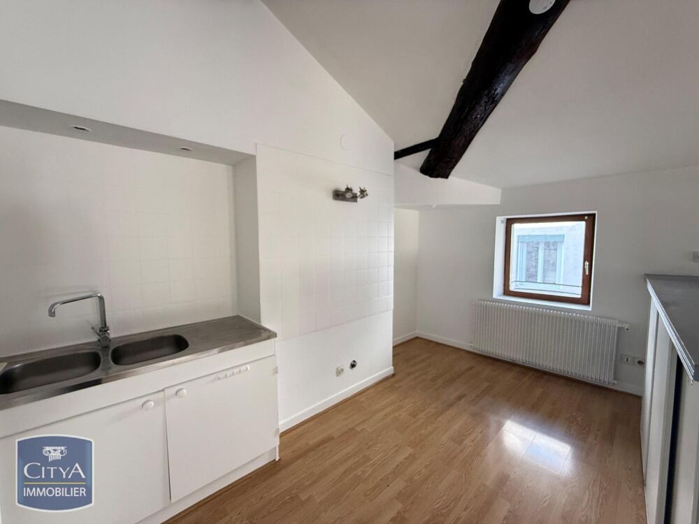 À LOUER : Appartement T3 rafraichit situé en plein coeur ....