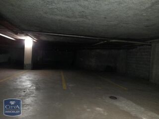  Parking / Garage à louer 