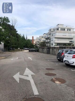  Parking / Garage à louer 