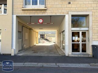  Parking / Garage à louer 