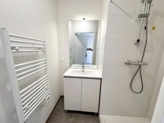  Appartement à louer 4 pièces 79 m²