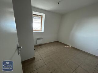  Appartement à louer 4 pièces 79 m²