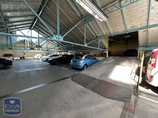  Parking / Garage à louer 10 m²