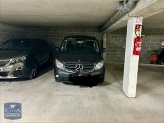  Parking / Garage à louer 
