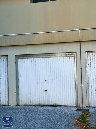  Parking / Garage à louer 